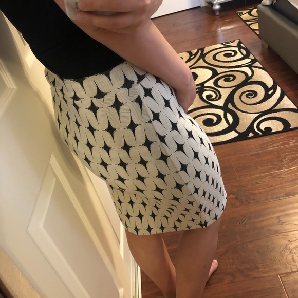 Beautiful women’s skirt! - Picture 2 of 10